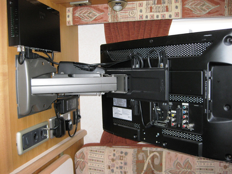 TV-rear-L.jpg