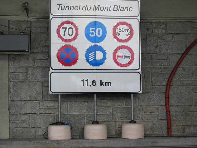 tunnel-du-mont-blanc-signs.jpg