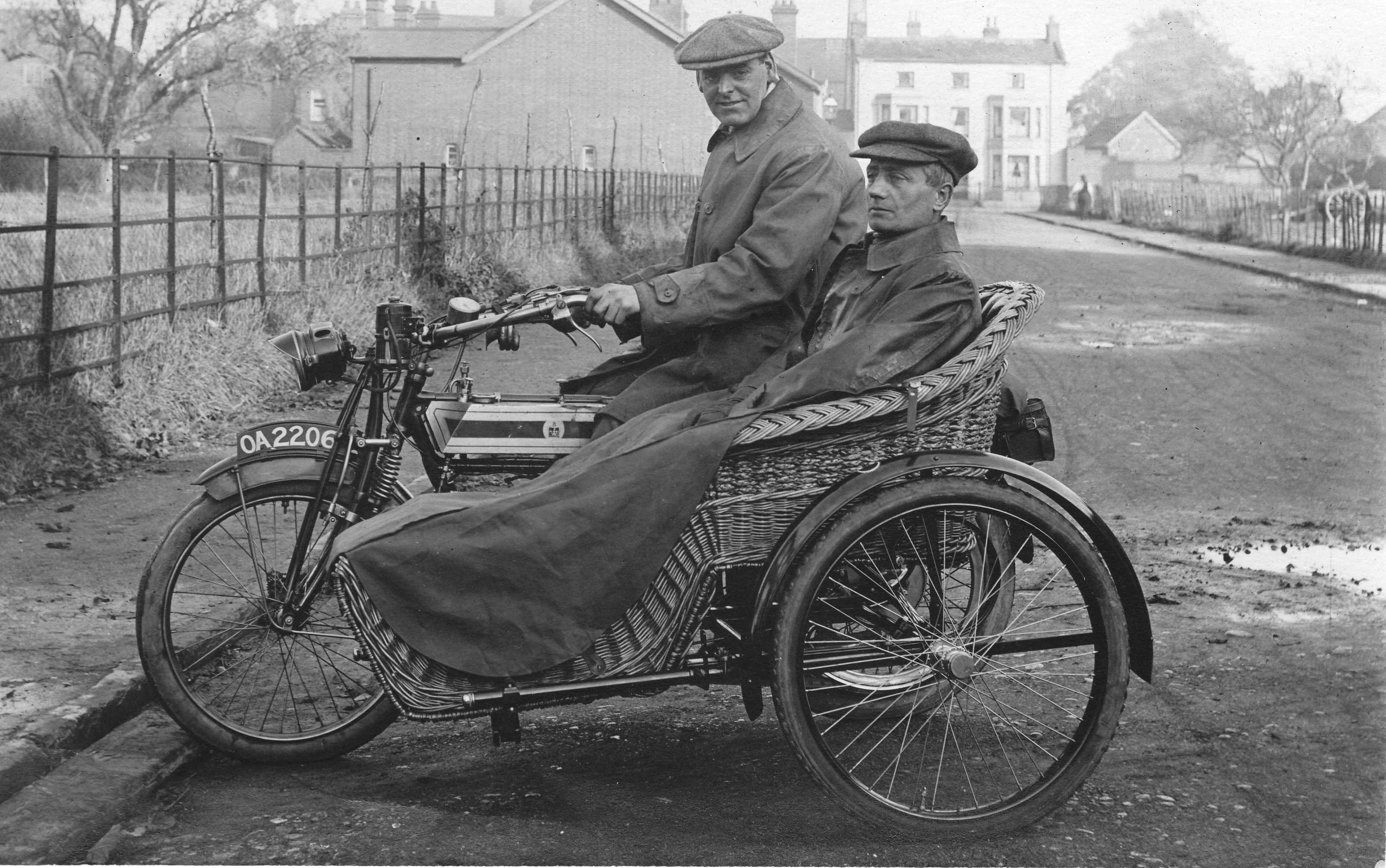 2 members of the Brown familly circa 1913.jpg