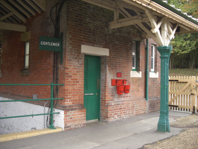 2018-10-17 Horsted Keynes station approach 013.JPG