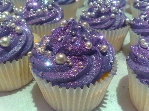 2d283ef222f18c3bf0860852db8ea47d--glitter-cupcakes-pearl-cupcakes.jpg