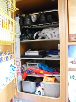 8 - Wardrobe shelves.JPG