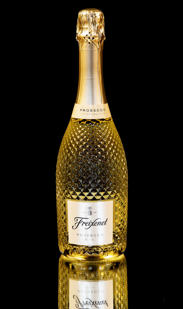 a Product - Prosecco Bottle 1920.jpg