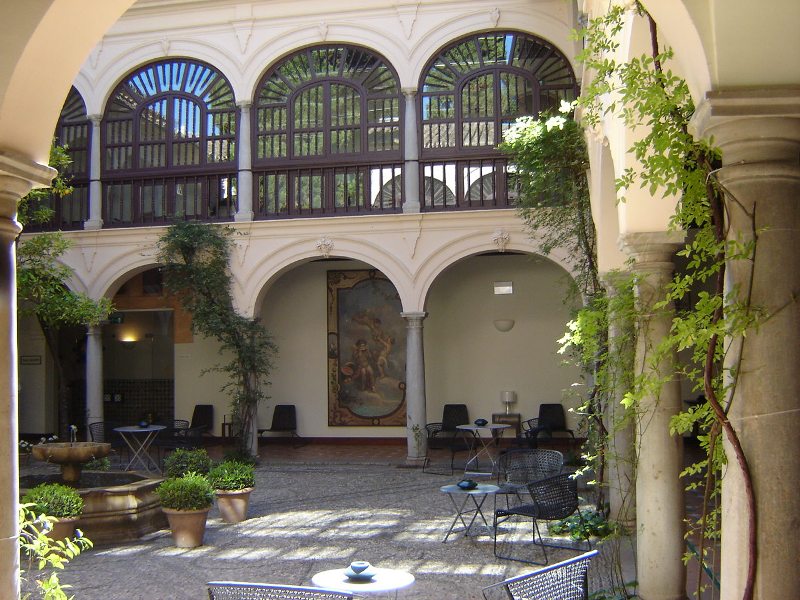 alhambra courtyard.JPG