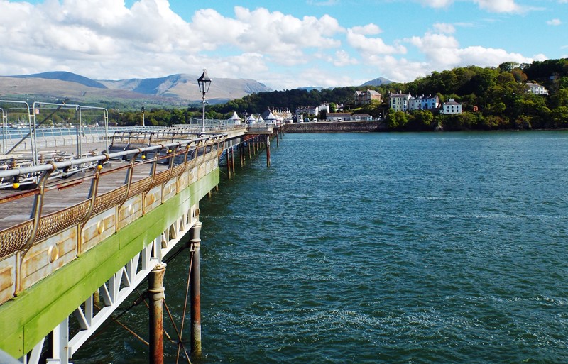 Bangor pier looking towards parking - r.JPG