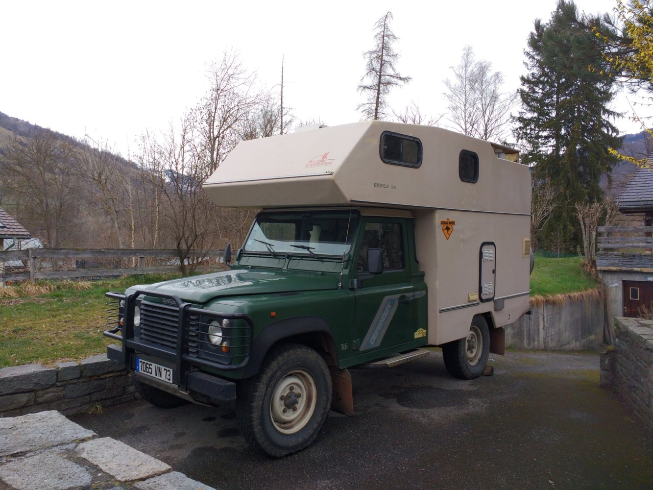 Defender MotorhomeA.jpg