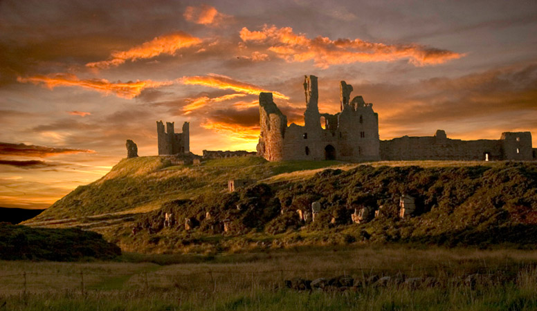 Dunstanburgh_Castle_Northumberland_3.jpg