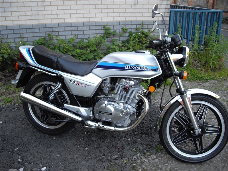 honda-super-dream-250-04.jpg