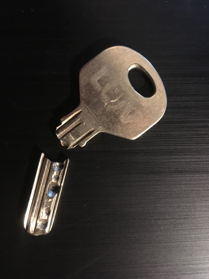 key broke.jpg