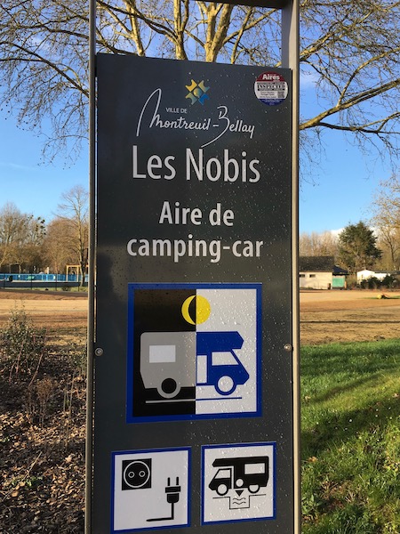 Les Nobis.jpeg