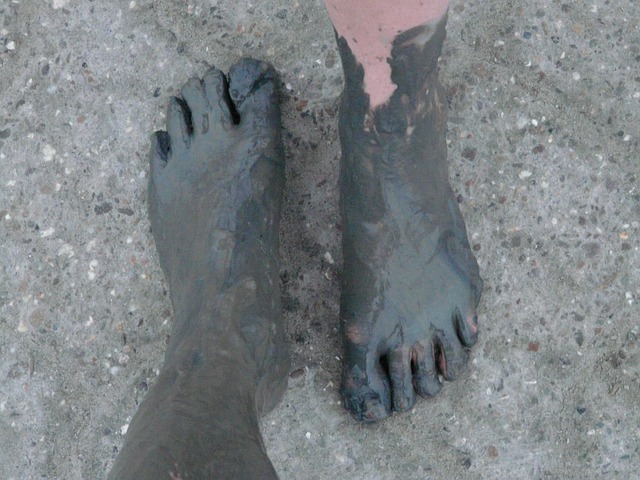 mudflat-hiking-watts-feet-dirty-mud-quagmire-2.jpg
