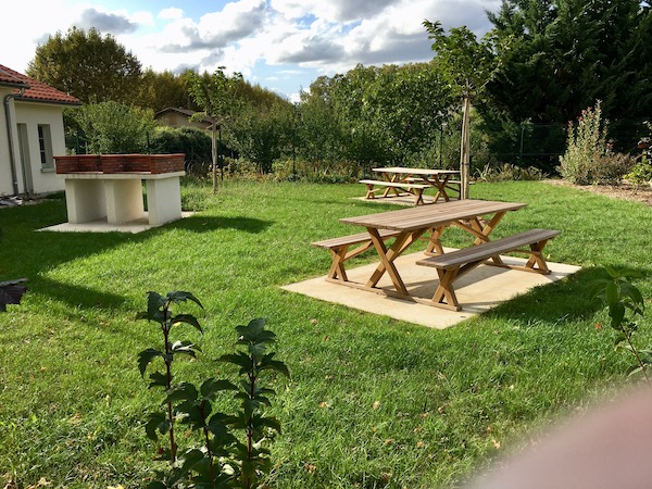 Picnic area at Moissac.jpeg