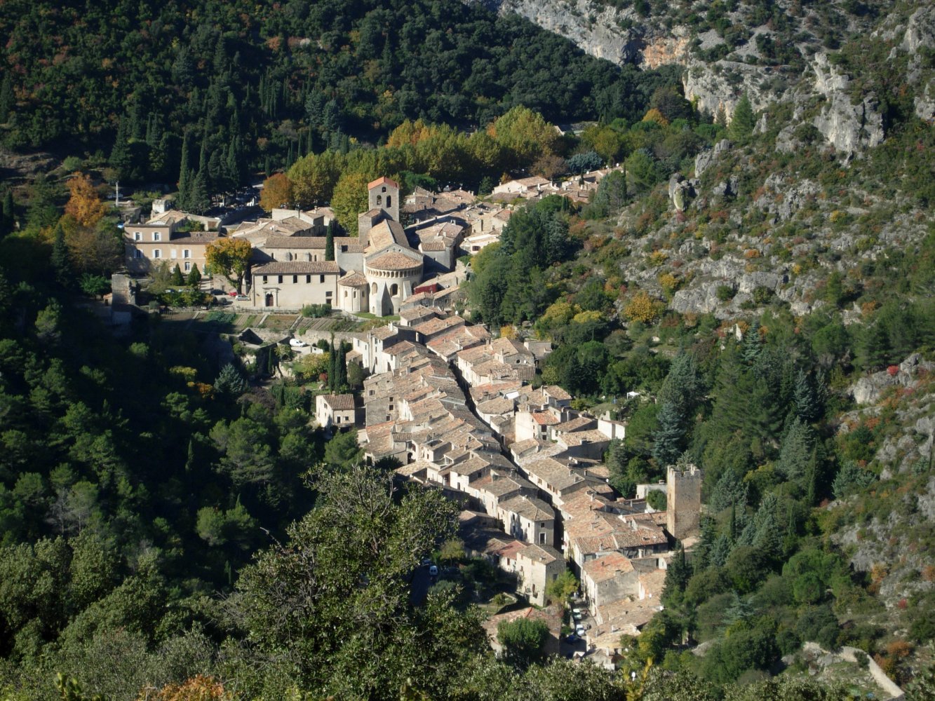 Saint-Guilhem-le-Desert_vue3.JPG