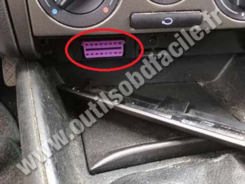 volkswagen-bora-diagnostic-obd-port.jpg