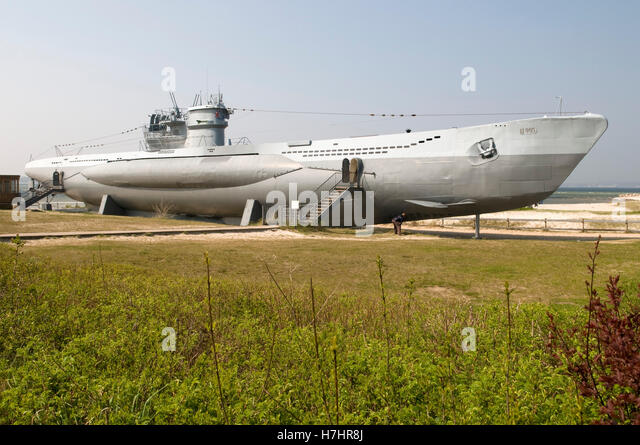 u-boat-u995-technisches-museum-technical-museum-on-the-beach-of-the-h7hr8j.jpg