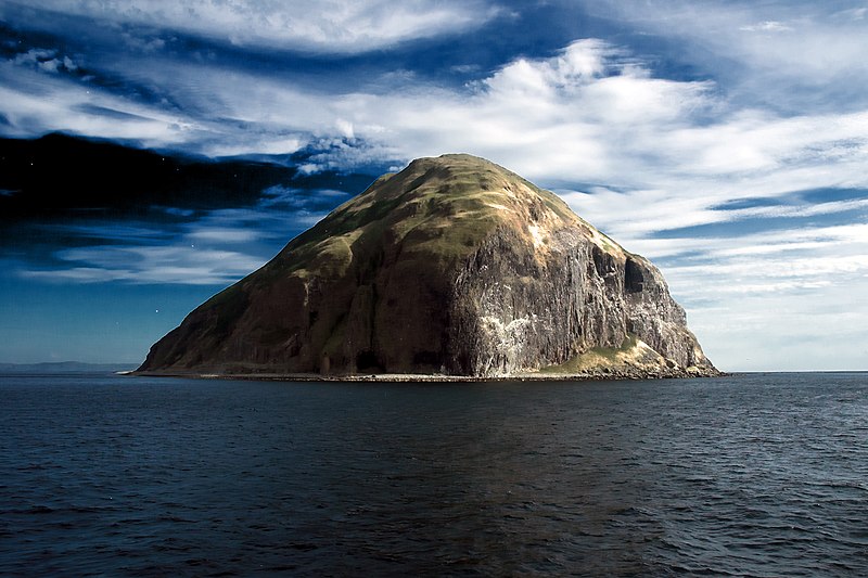 800px-Ailsa_Craig_from_Waverley.jpg