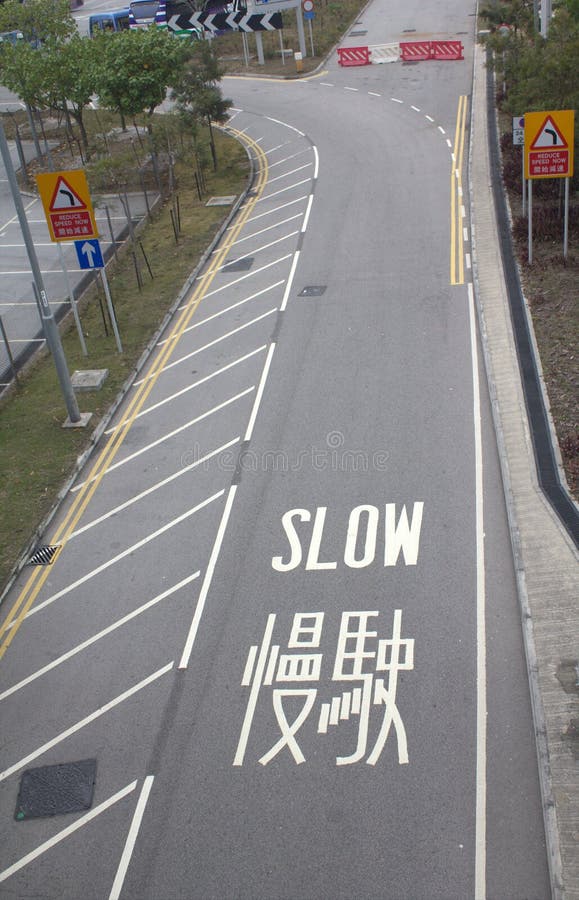 slow-road-markings-18525686.jpg