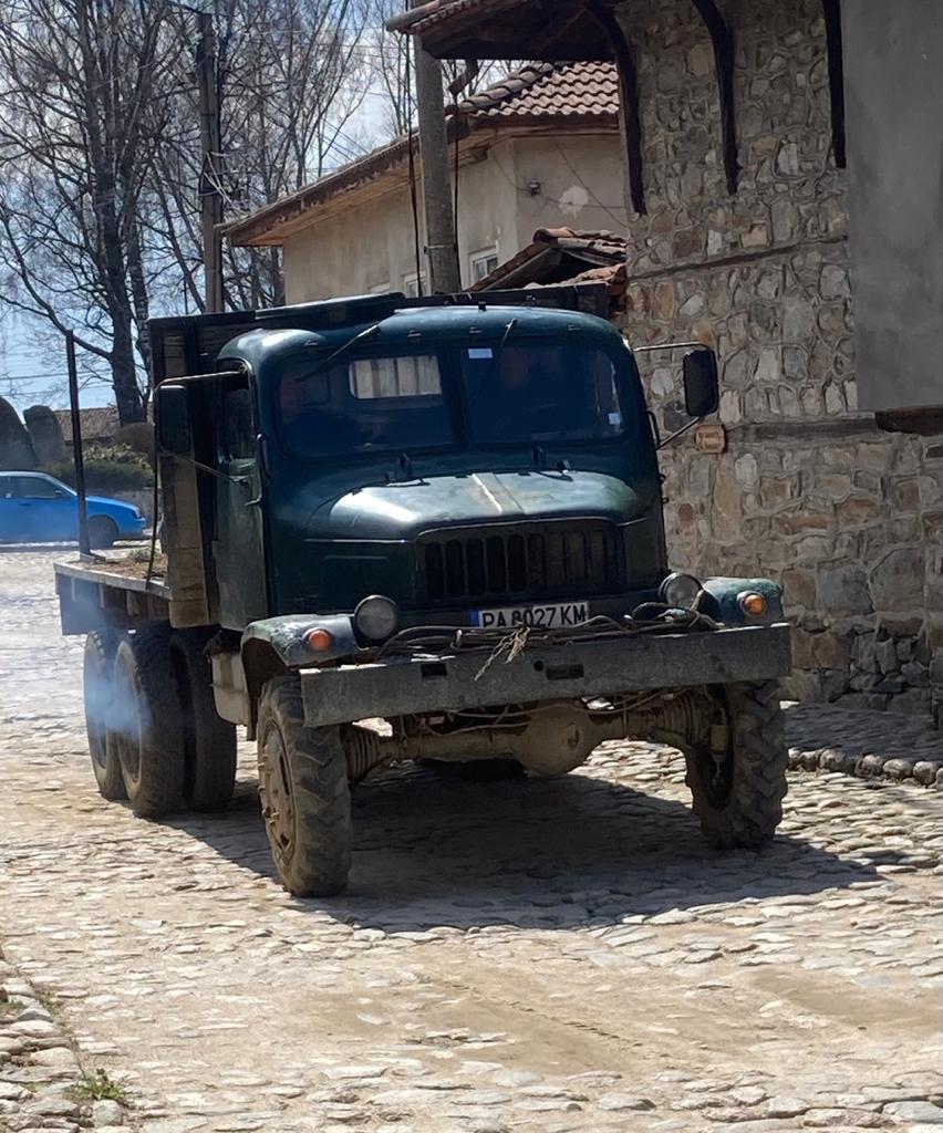 old-truck-in-koprivsnitsa.jpg